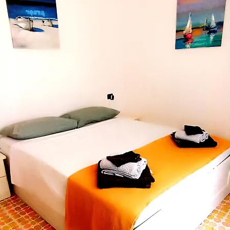 Garda Apartment *